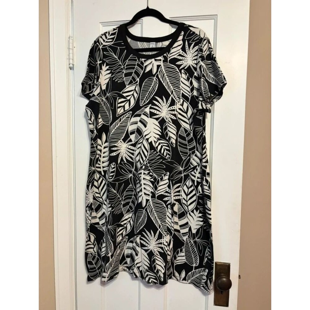 Old Navy Women's Black & White Floral short sleeve t shirt Dress Size XXL